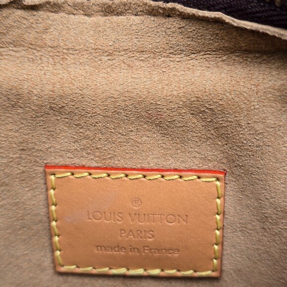 Louis Vuitton Loop Monogram - Picture 10 of 16